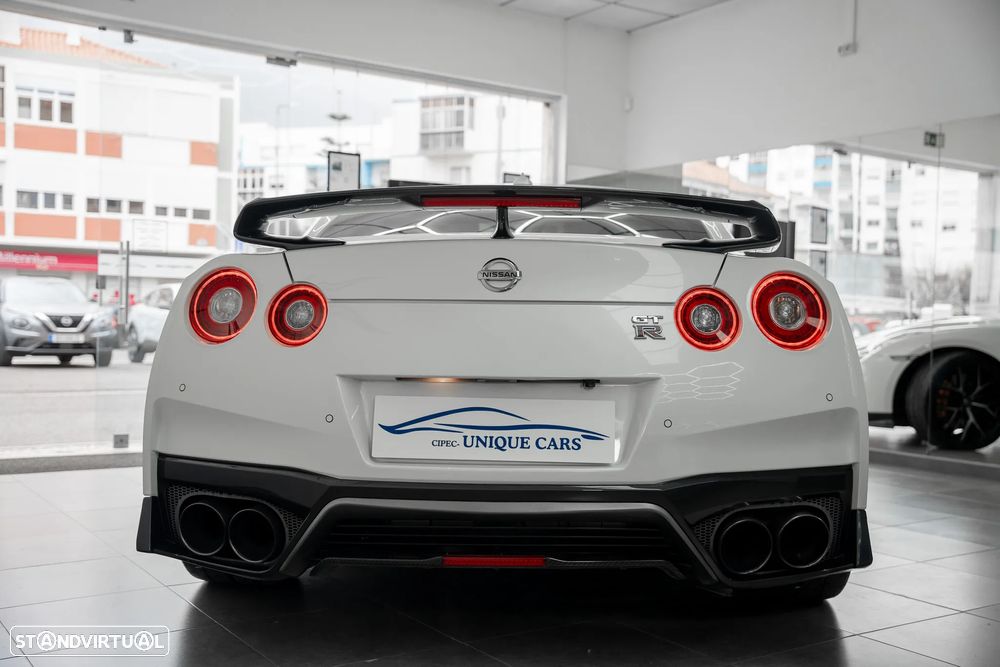 Nissan GT-R Prestige Edition - 4