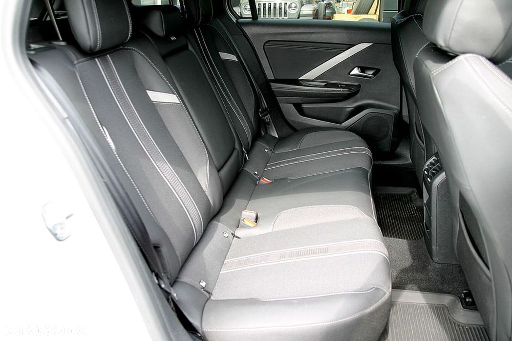 Opel Astra 1.2 T GS S&S - 26