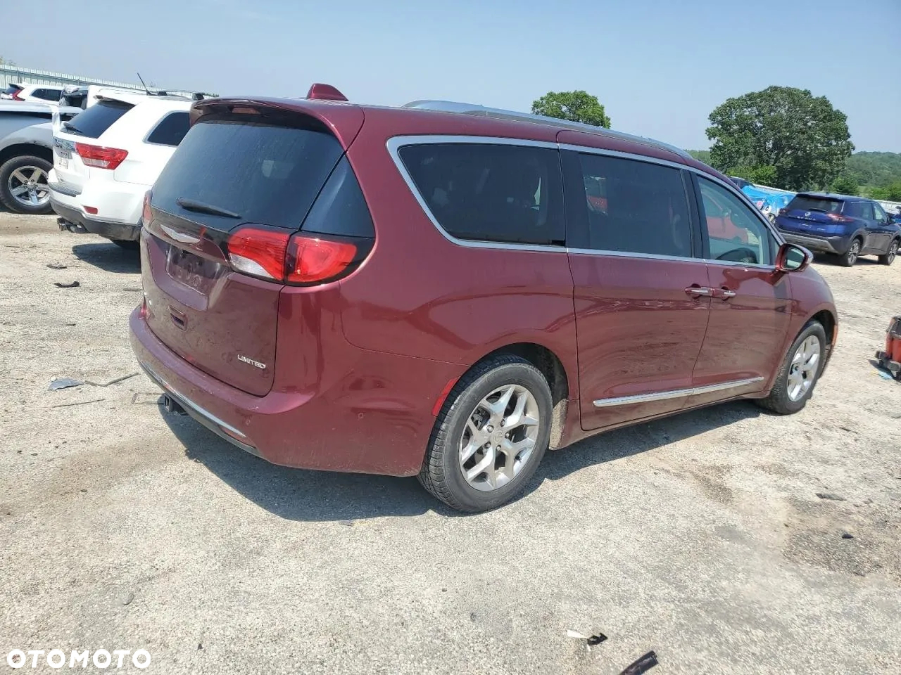 Chrysler Pacifica - 4