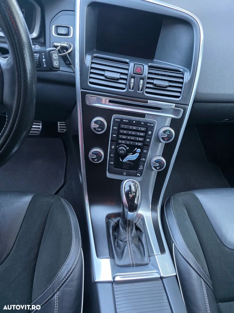 Volvo XC 60 D5AWD R-Design - 14