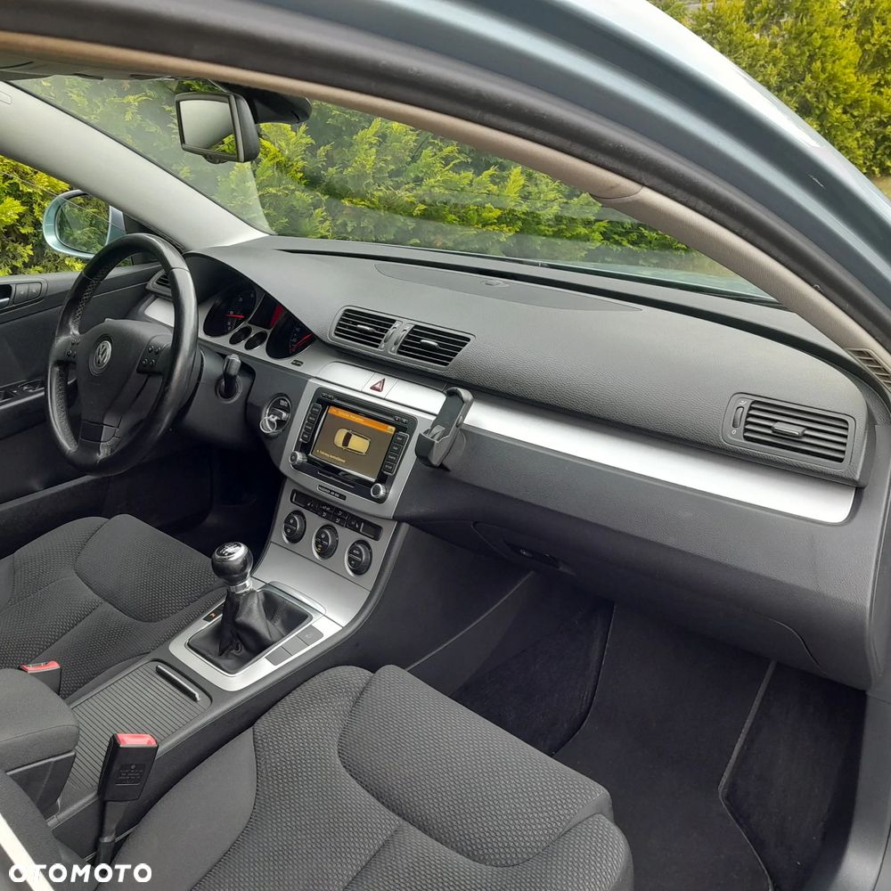 Volkswagen Passat - 14