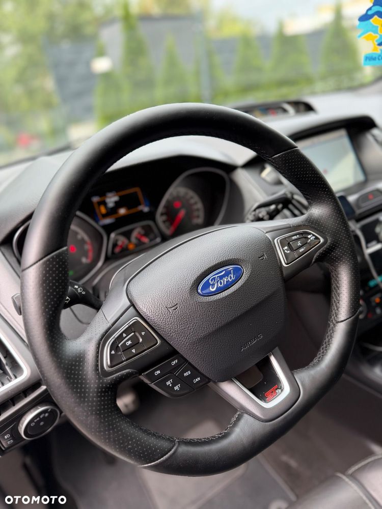 Ford Focus 2.0 EcoBoost ST mit Leder-Exclusiv-Paket - 24