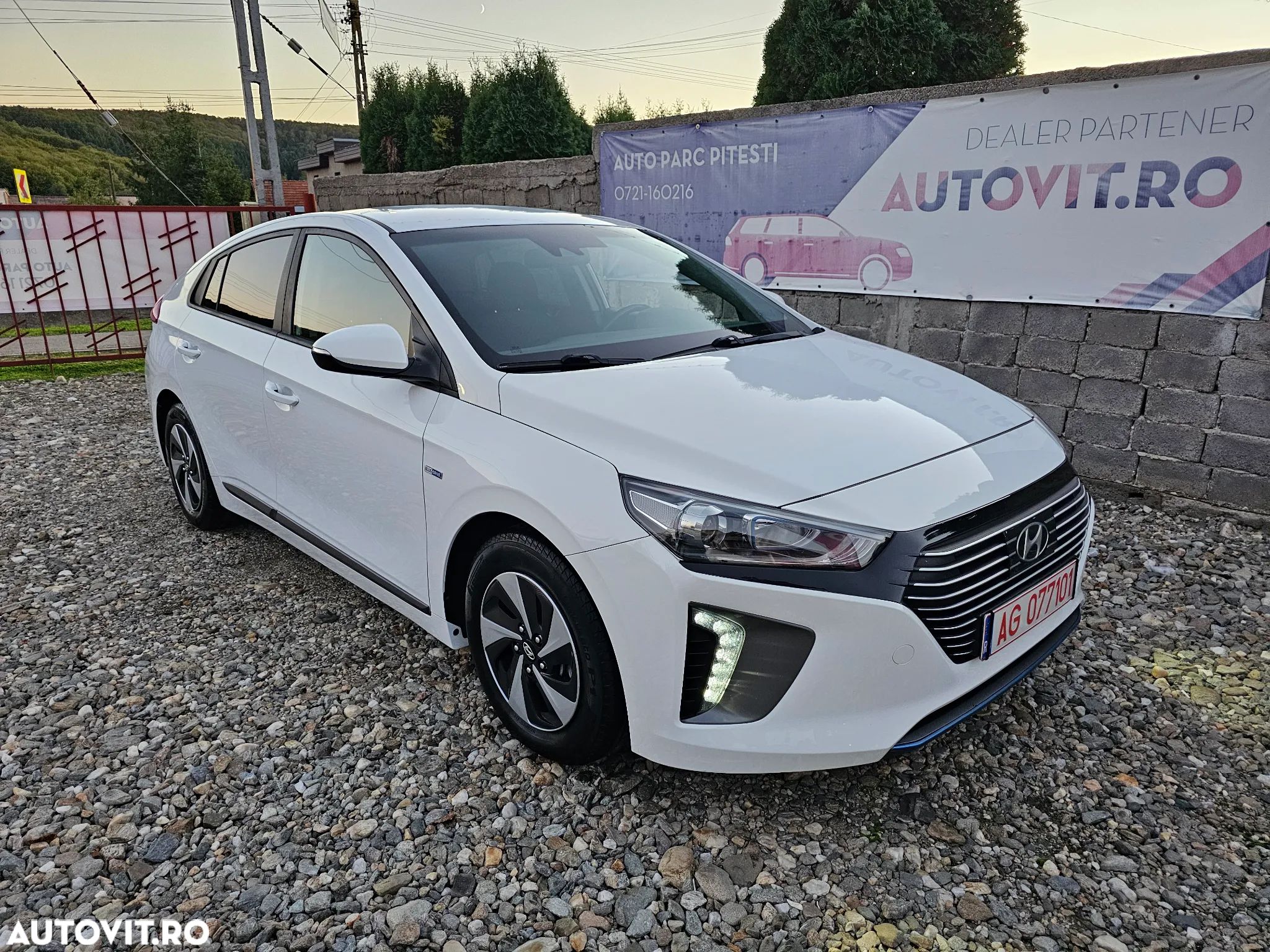 Hyundai IONIQ - 1