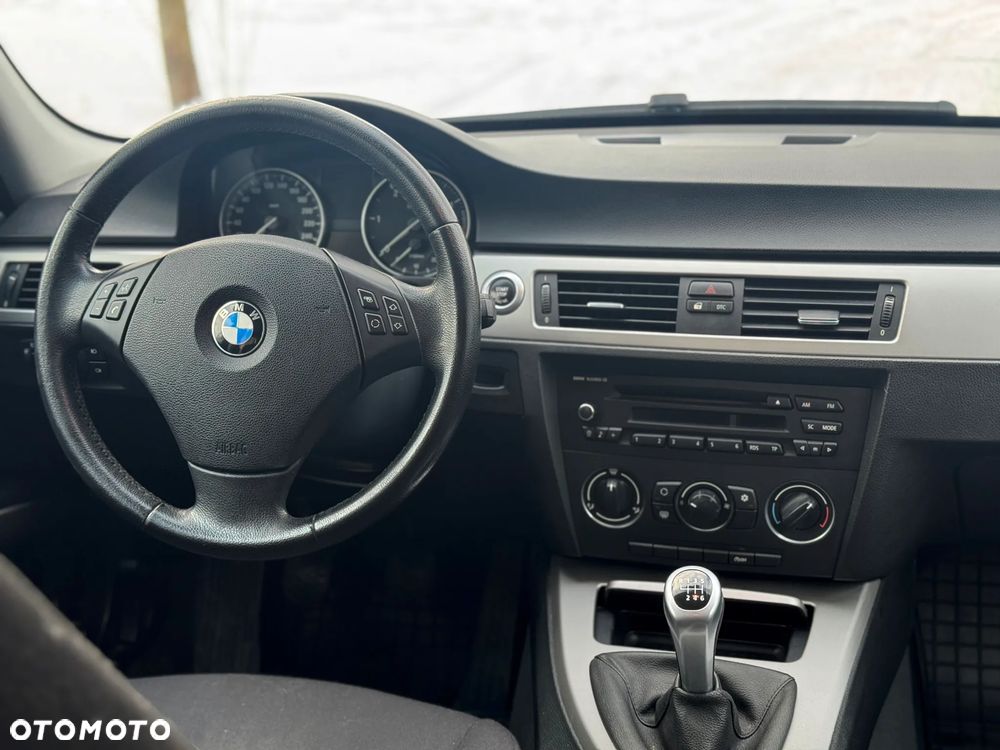 BMW Seria 3 318d DPF Edition Lifestyle - 34