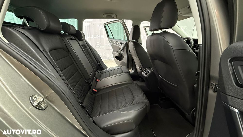 Volkswagen Golf - 9