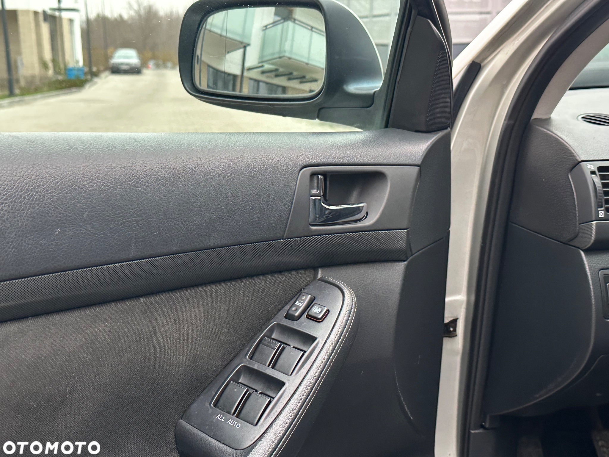 Toyota Avensis 1.8 VVT-i Combi - 8