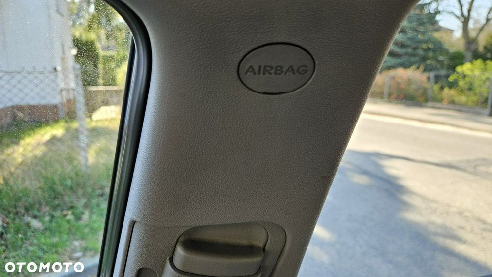 Hyundai i30 1.6 CRDi FIFA WM Edition - 30