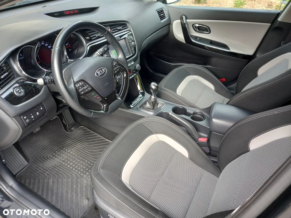 Kia Ceed 1.6 GDI Platinum Edition - 23