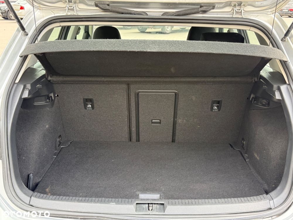 Volkswagen Golf 1.6 TDI BlueMotion Comfortline - 11