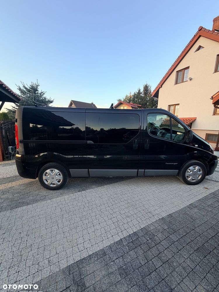 Renault Trafic Grand Passenger Black Edition - 2