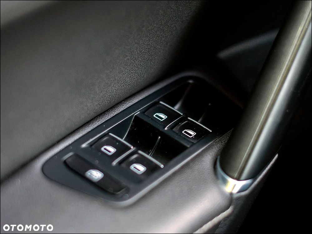 Volkswagen Golf - 32
