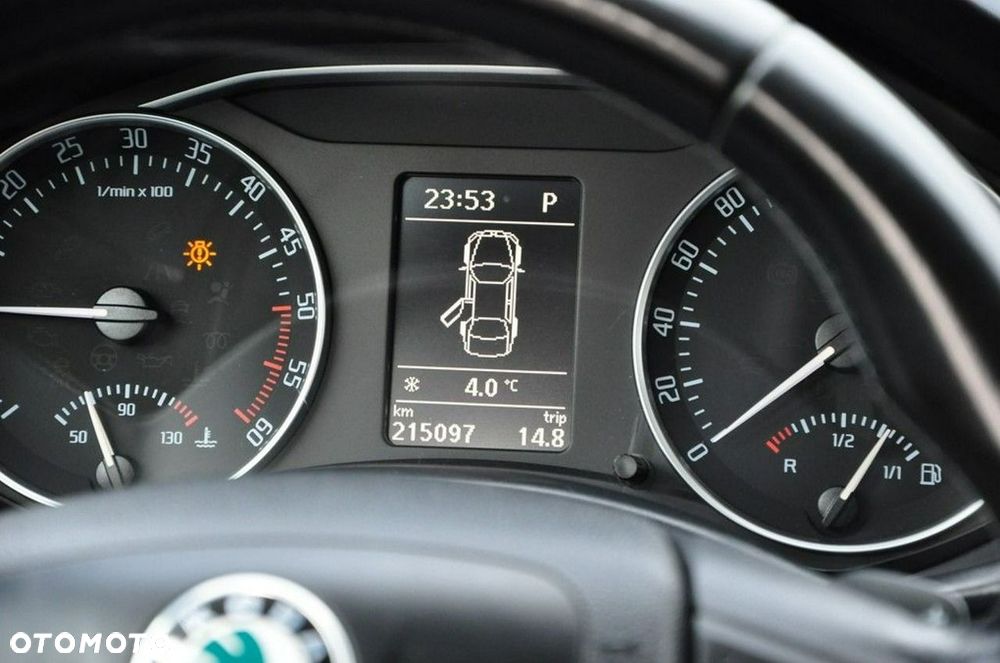 Skoda Octavia 1.6 TDI DPF DSG Elegance - 35