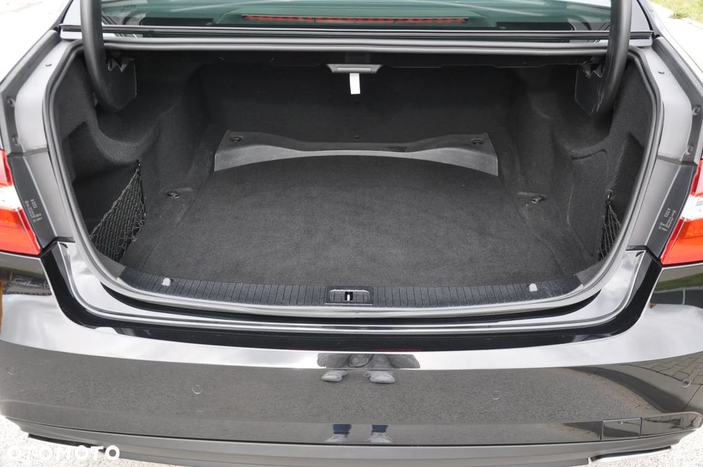 Mercedes-Benz Klasa E 250 CDI 4-Matic BlueEff Avantgarde - 32