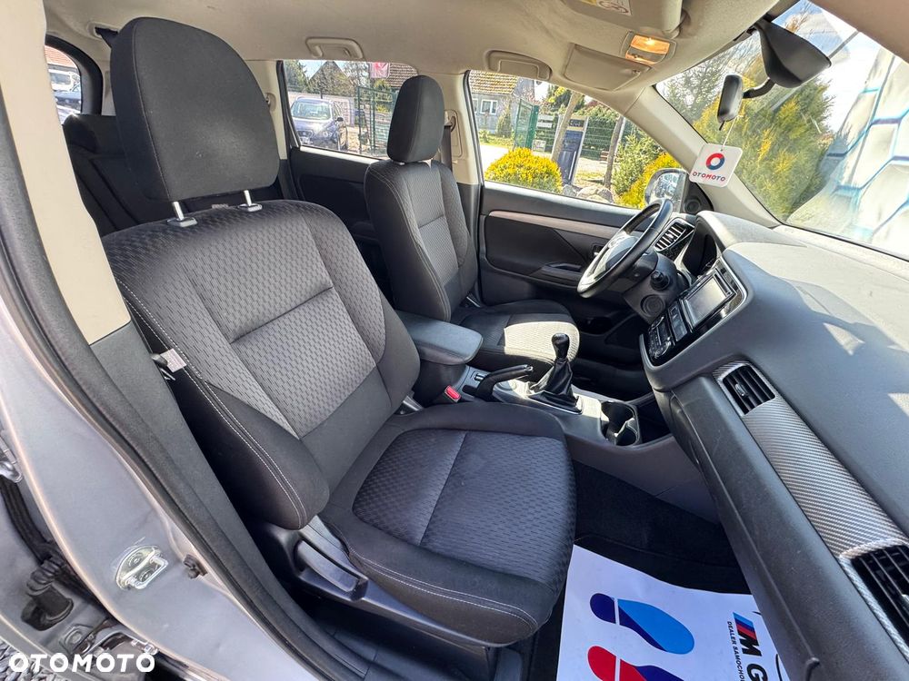 Mitsubishi Outlander 2.0 Intense + 2WD - 17