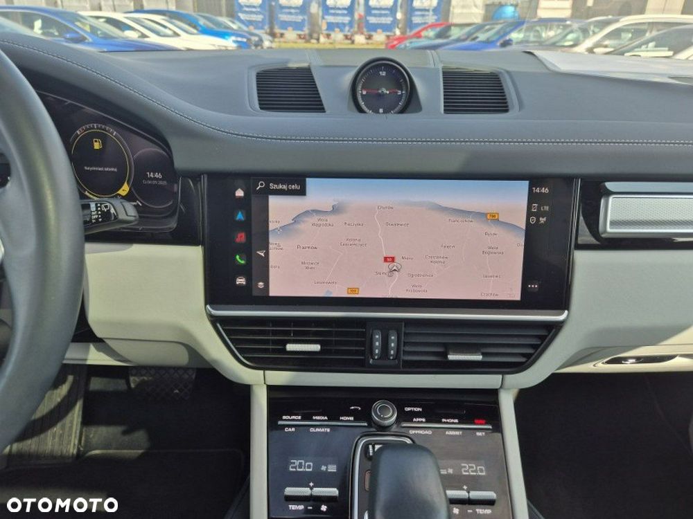 Porsche Cayenne - 16