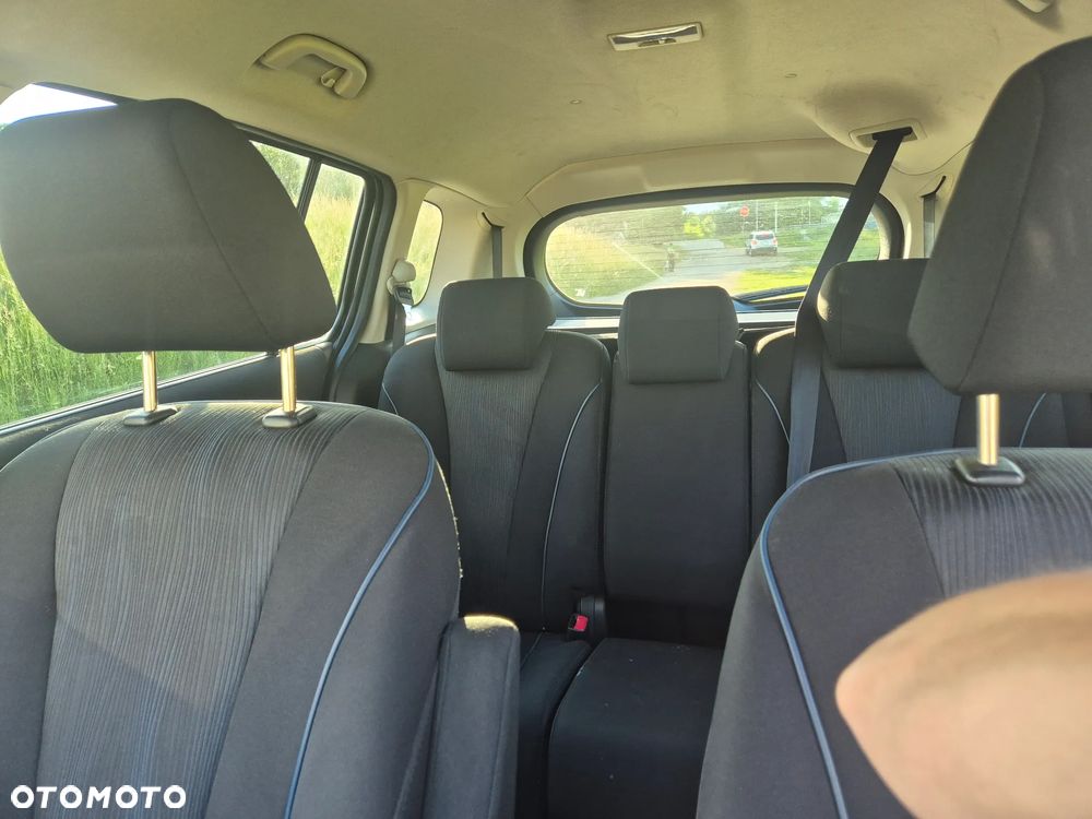 Mazda 5 - 10