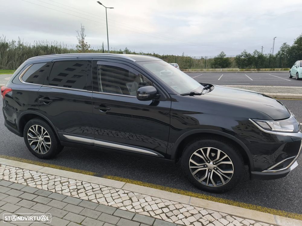 Mitsubishi Outlander 2.2 DI-D Instyle Navi - 4