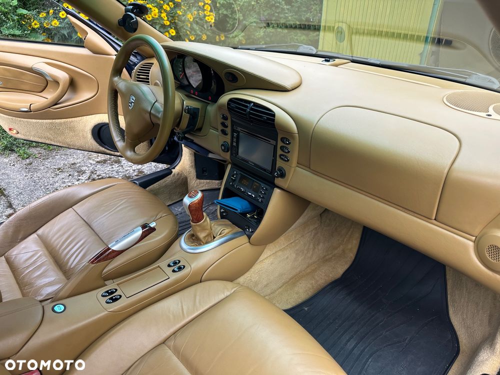 Porsche 911 Carrera 4 - 18