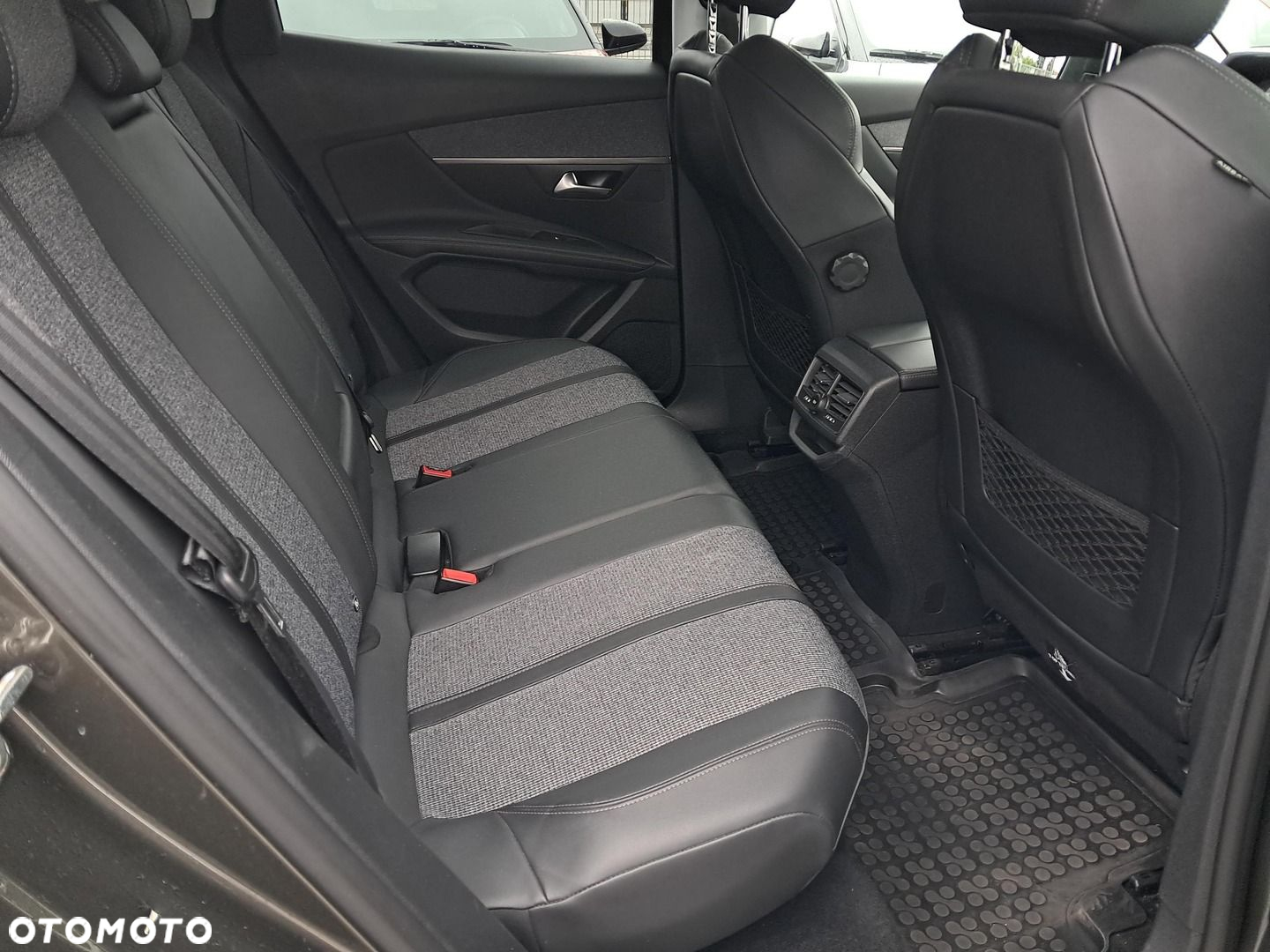 Peugeot 3008 1.6 PureTech GPF Allure S&S EAT8 - 11
