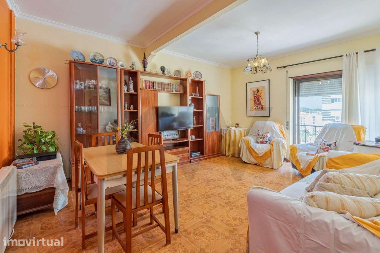 T4 com Suite para Remodelar - Oportunidade Única | Bº Liceu -  Setúbal - Grande imagem: 3/37
