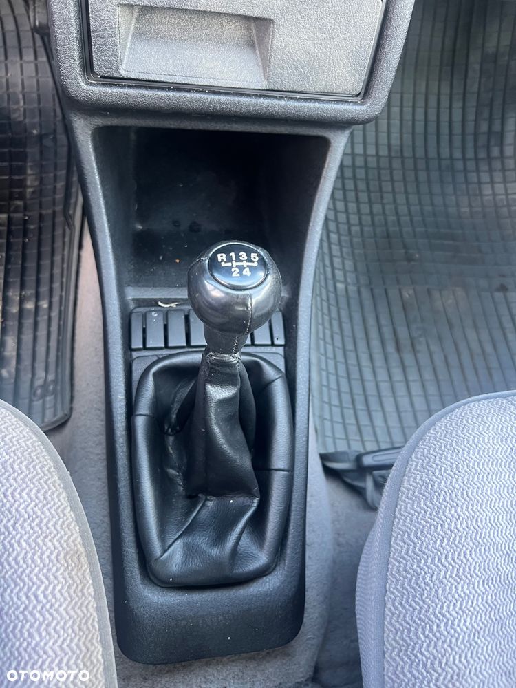 Volkswagen Jetta 1.8 CL - 17