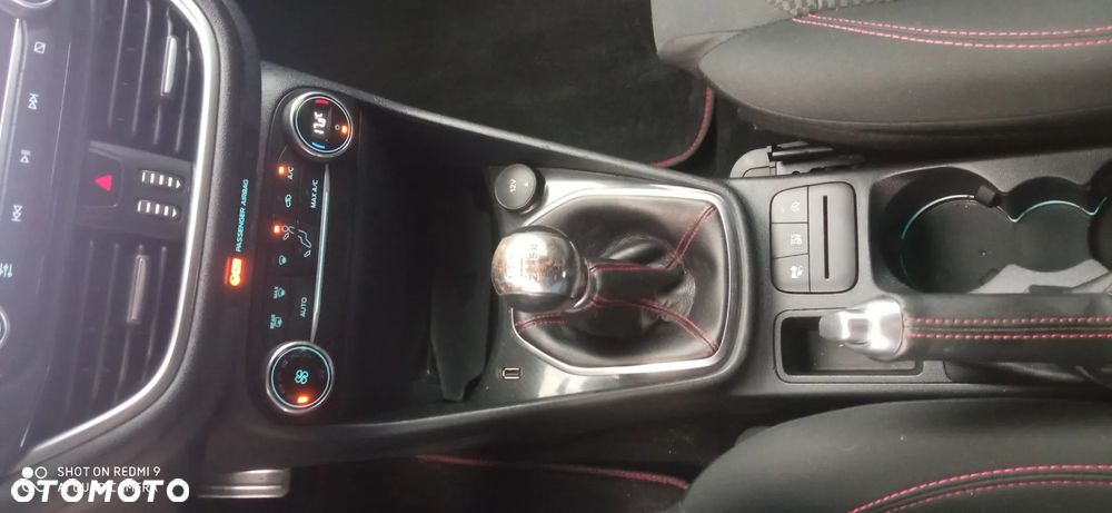Ford Fiesta 1.0 EcoBoost S&S ST-LINE - 11