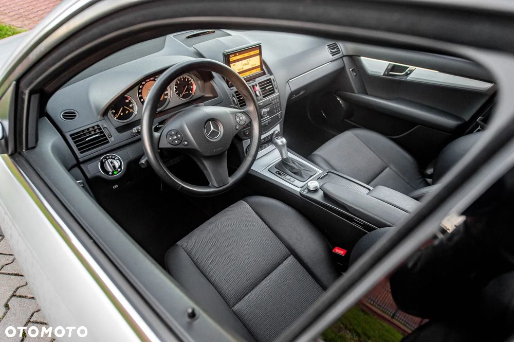 Mercedes-Benz Klasa C 200 7G-TRONIC Avantgarde Edition - 20
