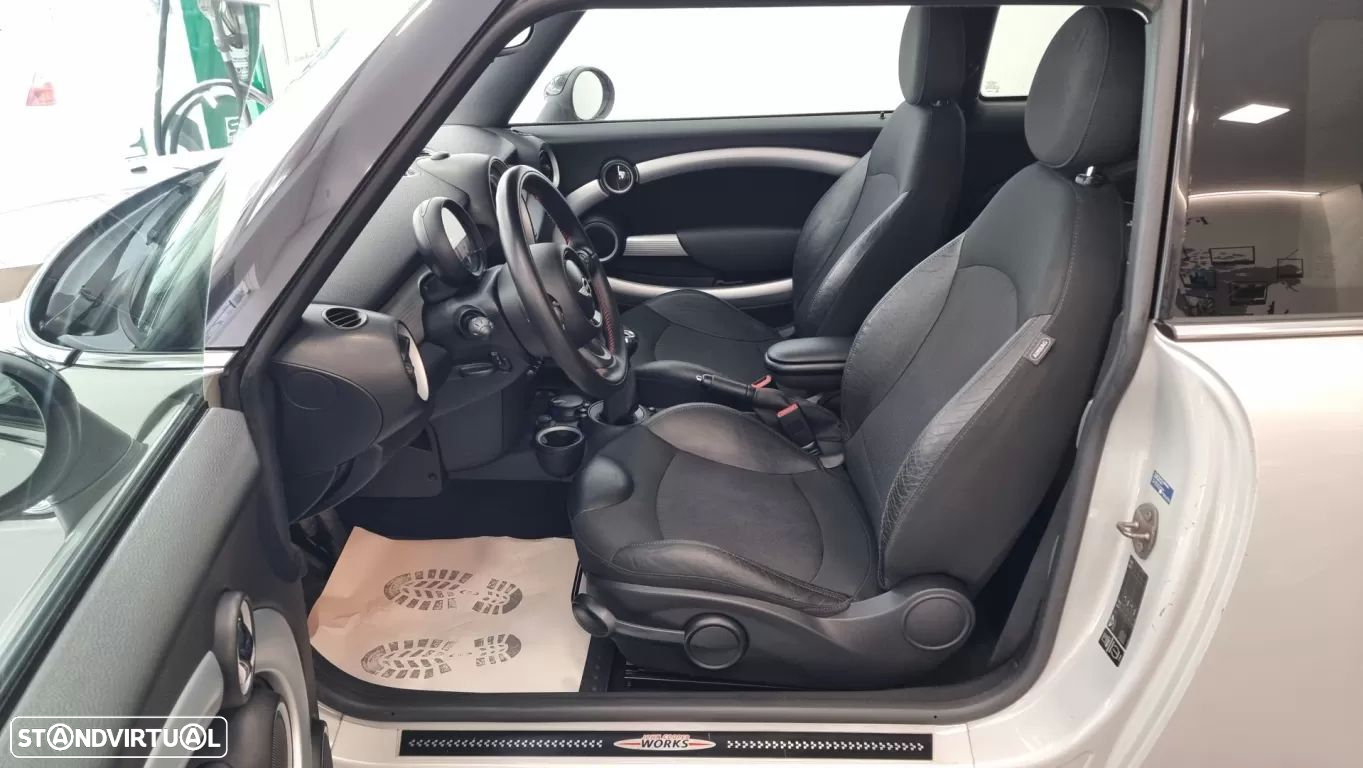 MINI 3 Portas Cooper D - 16
