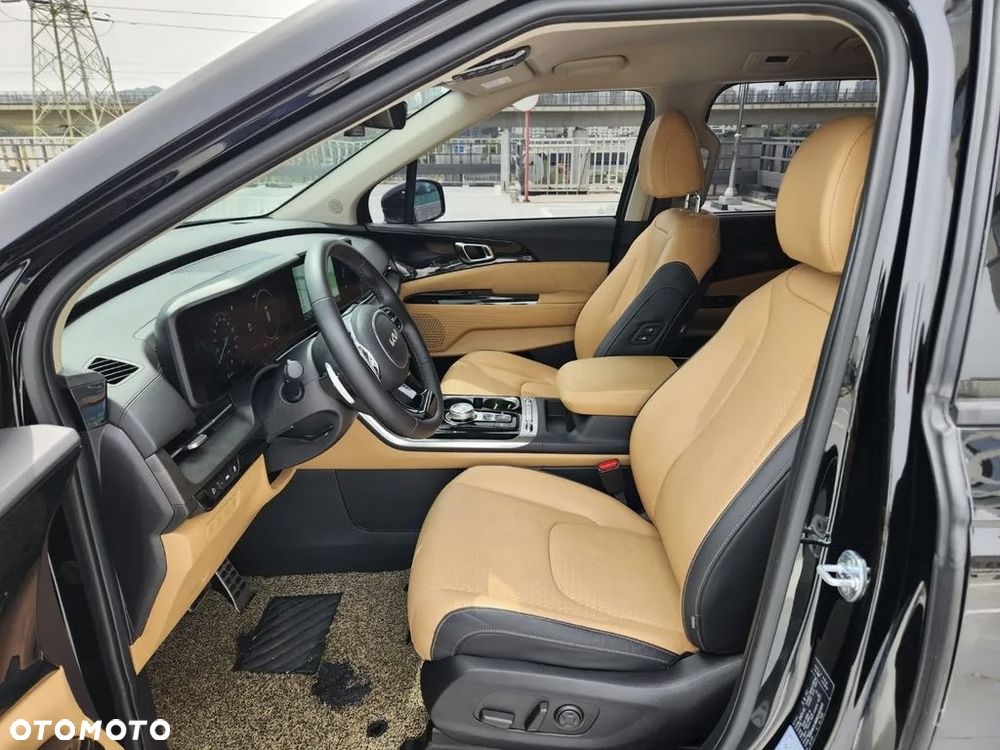 Kia Carnival - 13