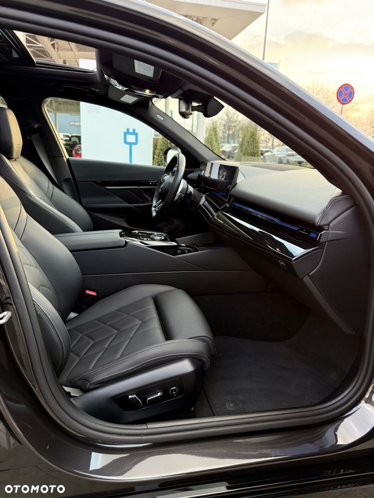 BMW Seria 5 530i xDrive - 9