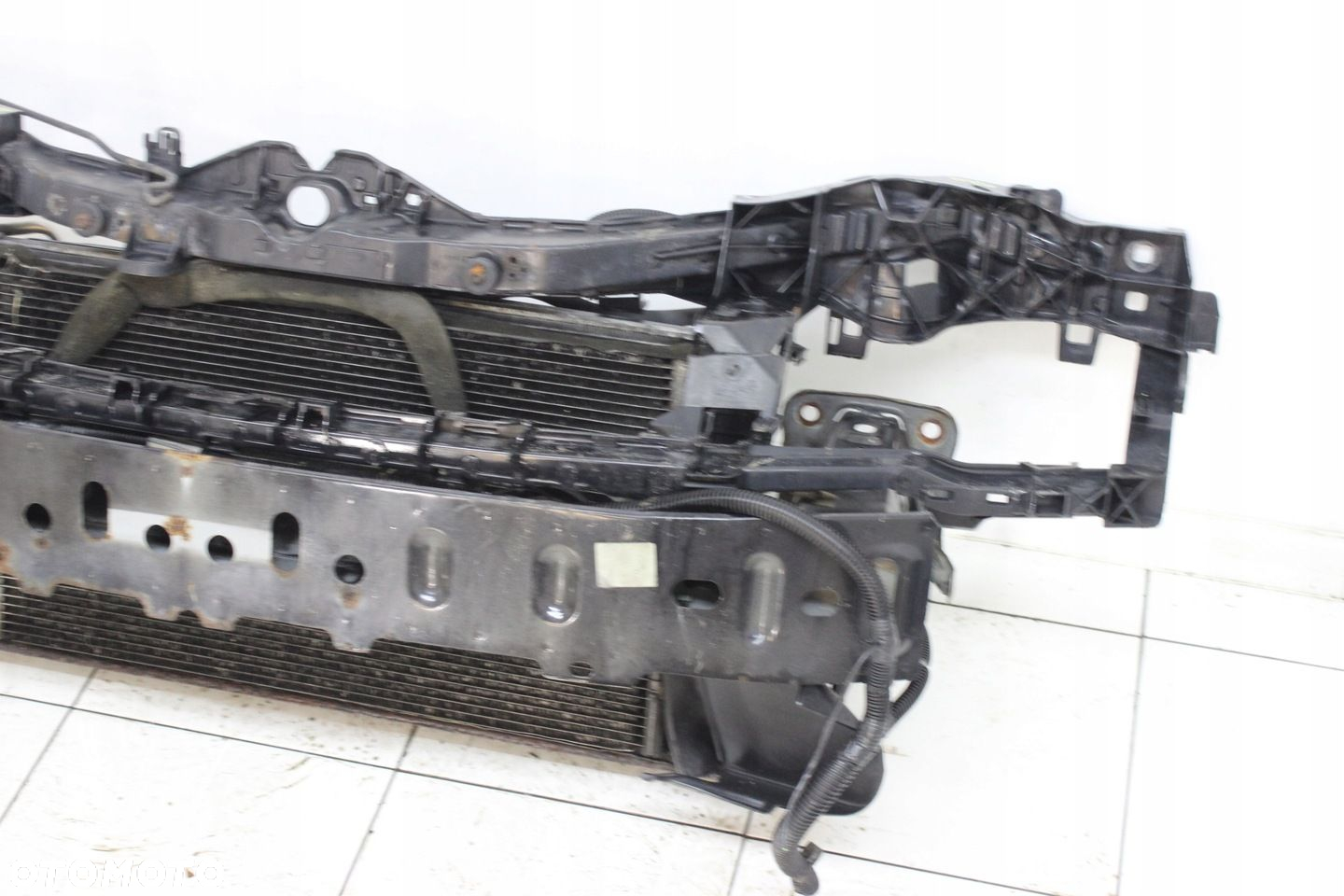 PAS PRZEDNI WZMOCNIENIE CHŁODNICE FORD FOCUS MK2 LIFT 2007R- 1.6 B - 3