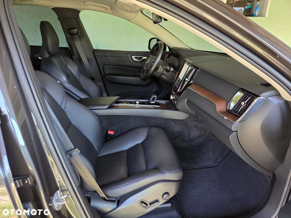 Volvo XC 60 B5 B AWD Plus Dark - 9