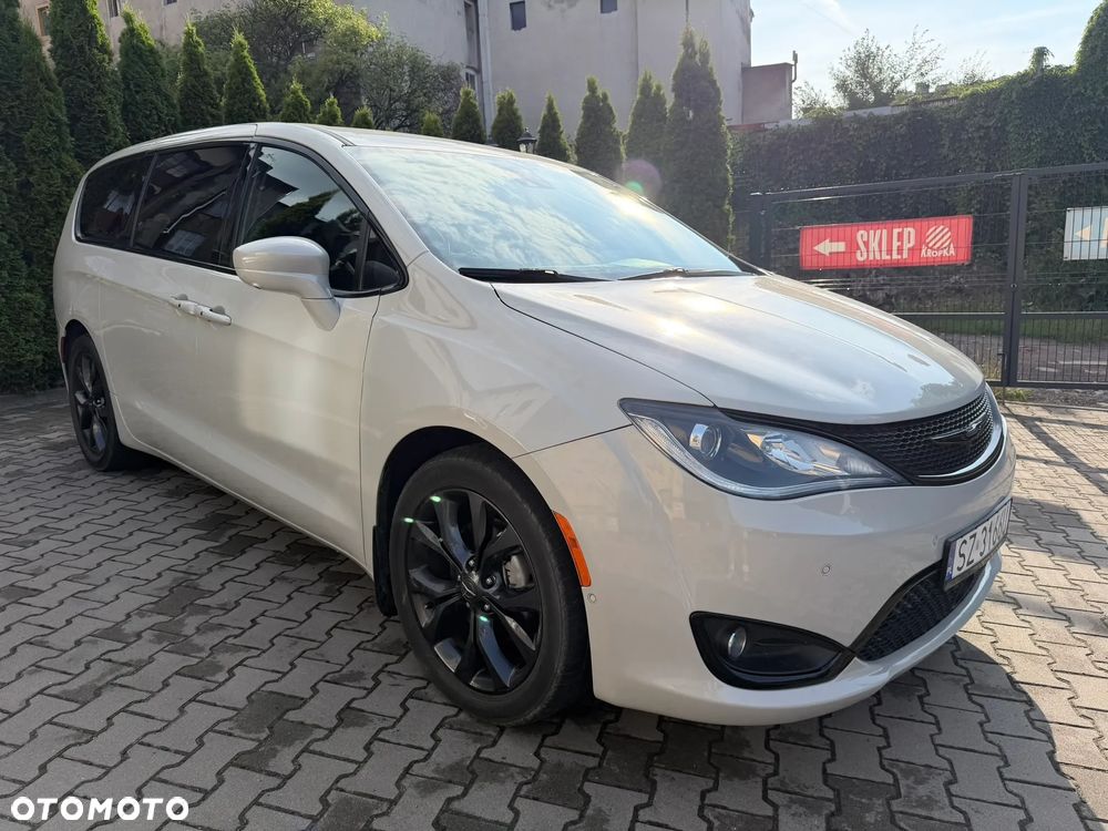 Chrysler Pacifica - 32