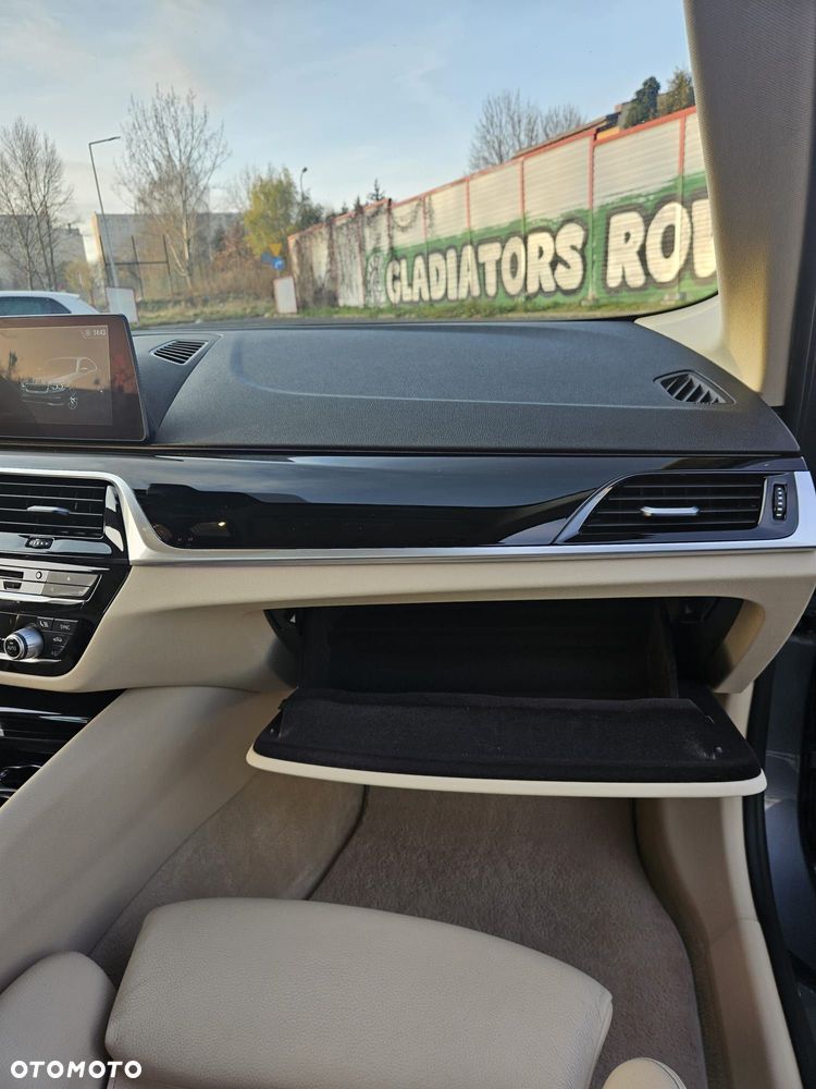 BMW Seria 5 520d xDrive Sport Line sport - 24