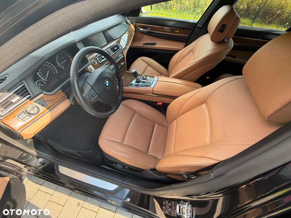 BMW Seria 7 - 18
