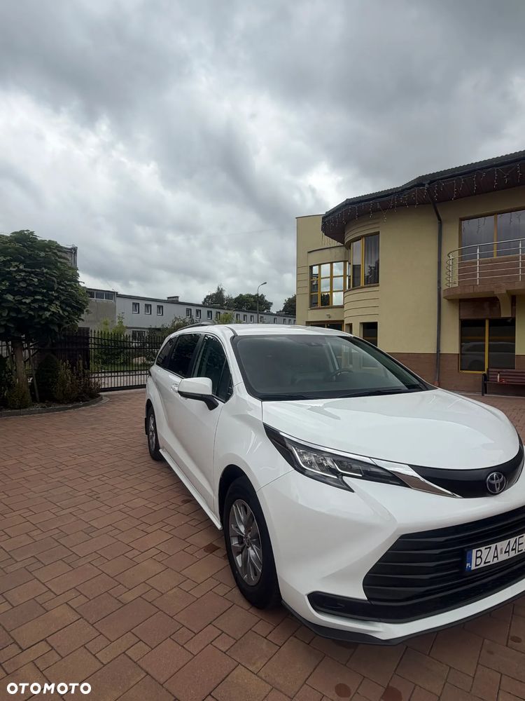 Toyota Sienna - 16