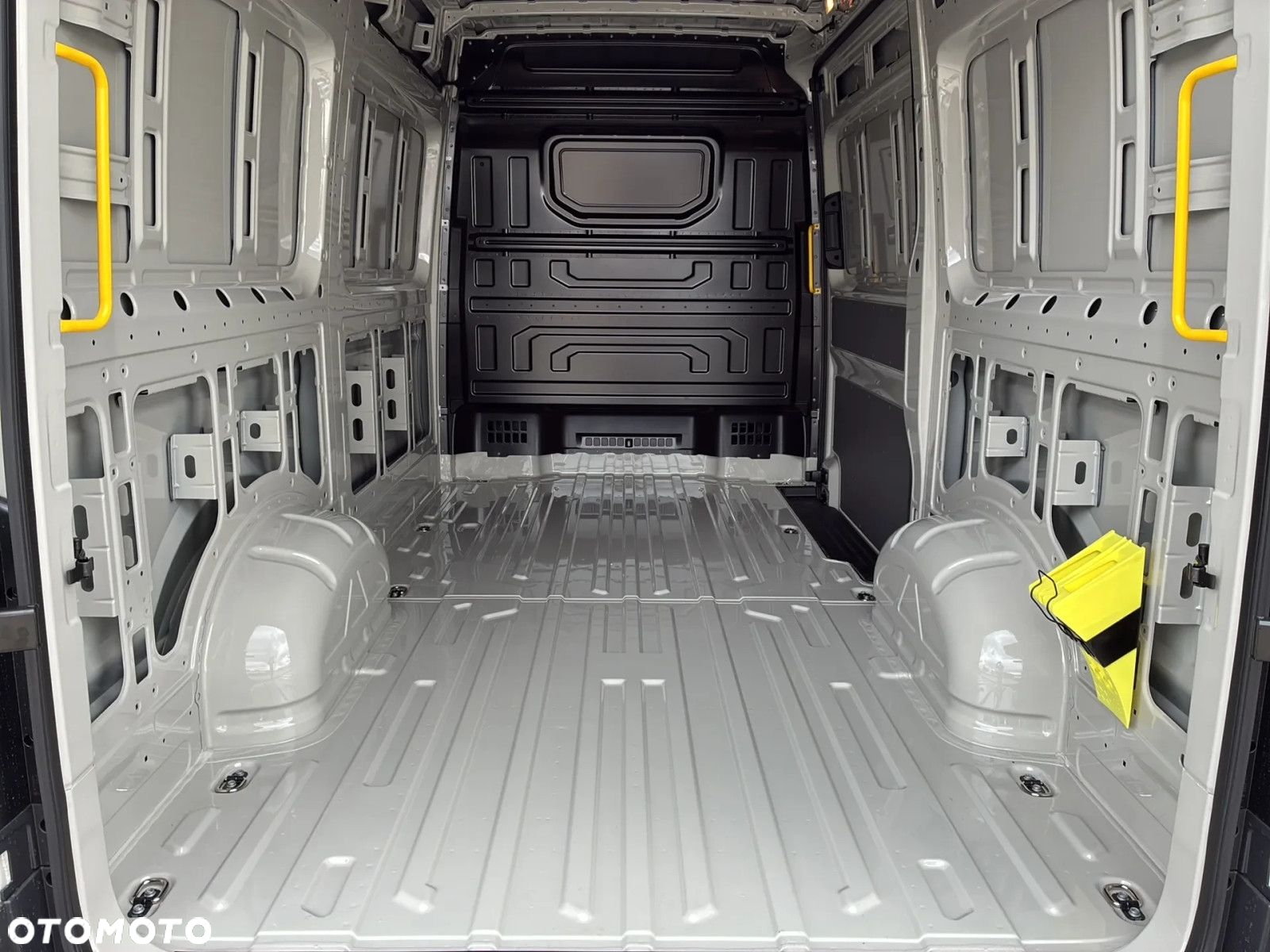 Volkswagen Crafter 30 Furgon PRO/PO LIFTINGU!! L3H2, 2.0TDI 140KM, Niski dach, r.o. 3640 - 12
