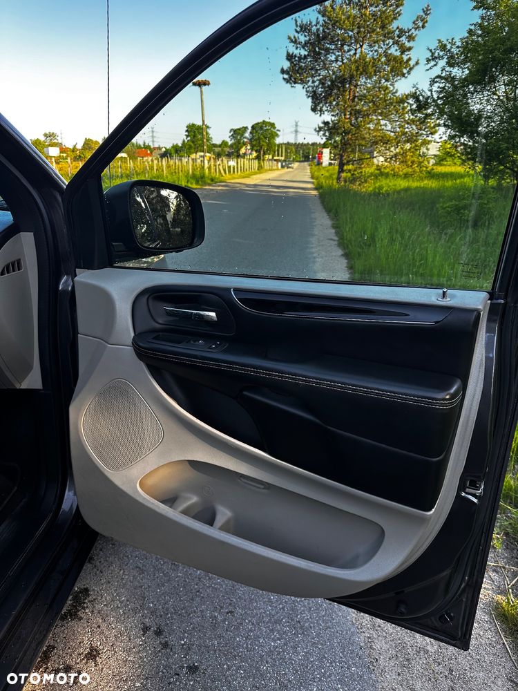 Dodge Grand Caravan 3.6 R/T - 16