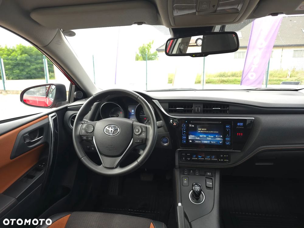 Toyota Auris Hybrid 135 Prestige - 39