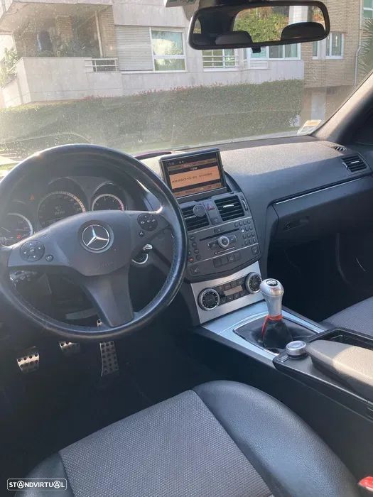 Mercedes-Benz 220 - 6