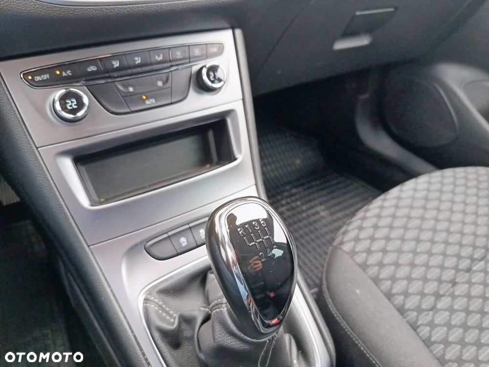 Opel Astra 1.2 T Elegance S&S - 11