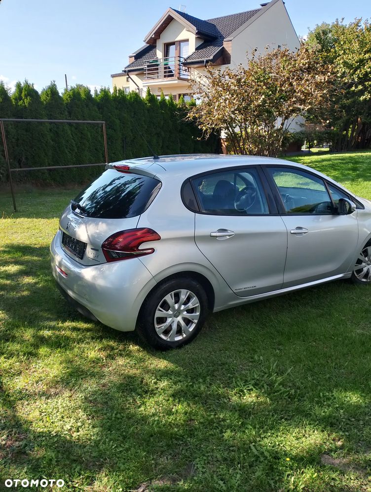 Peugeot 208 - 4