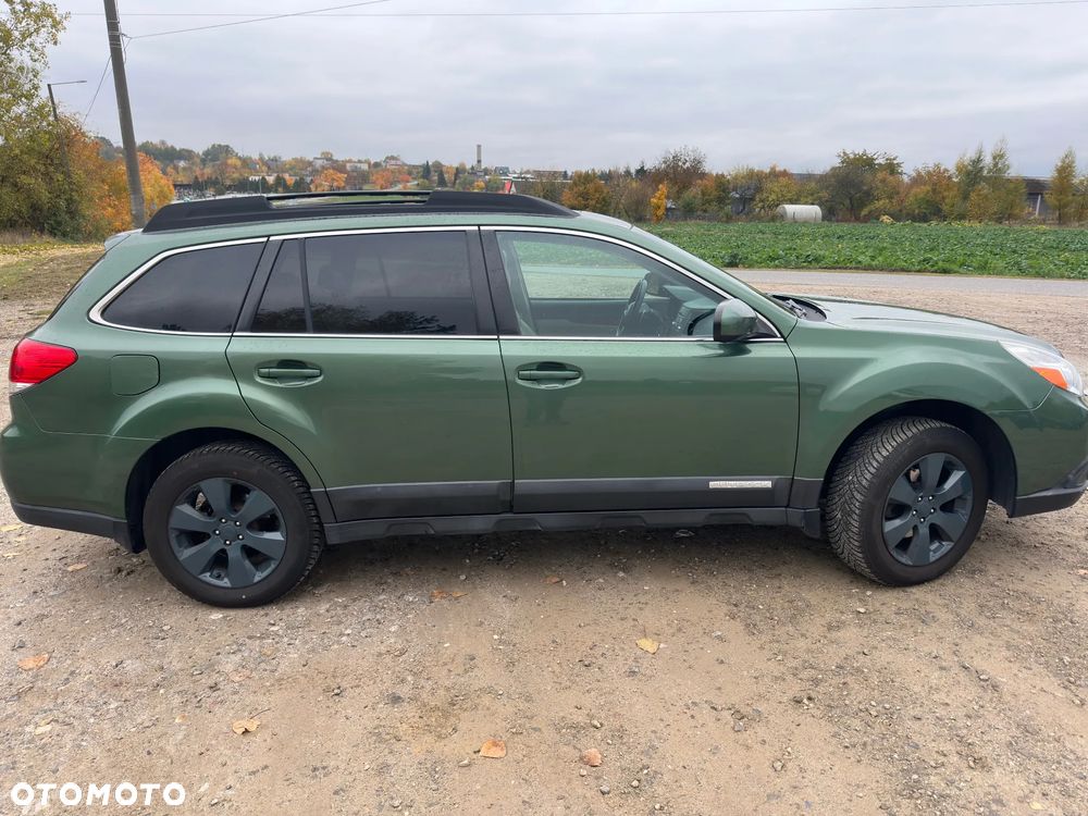 Subaru Outback 2010 photo 4