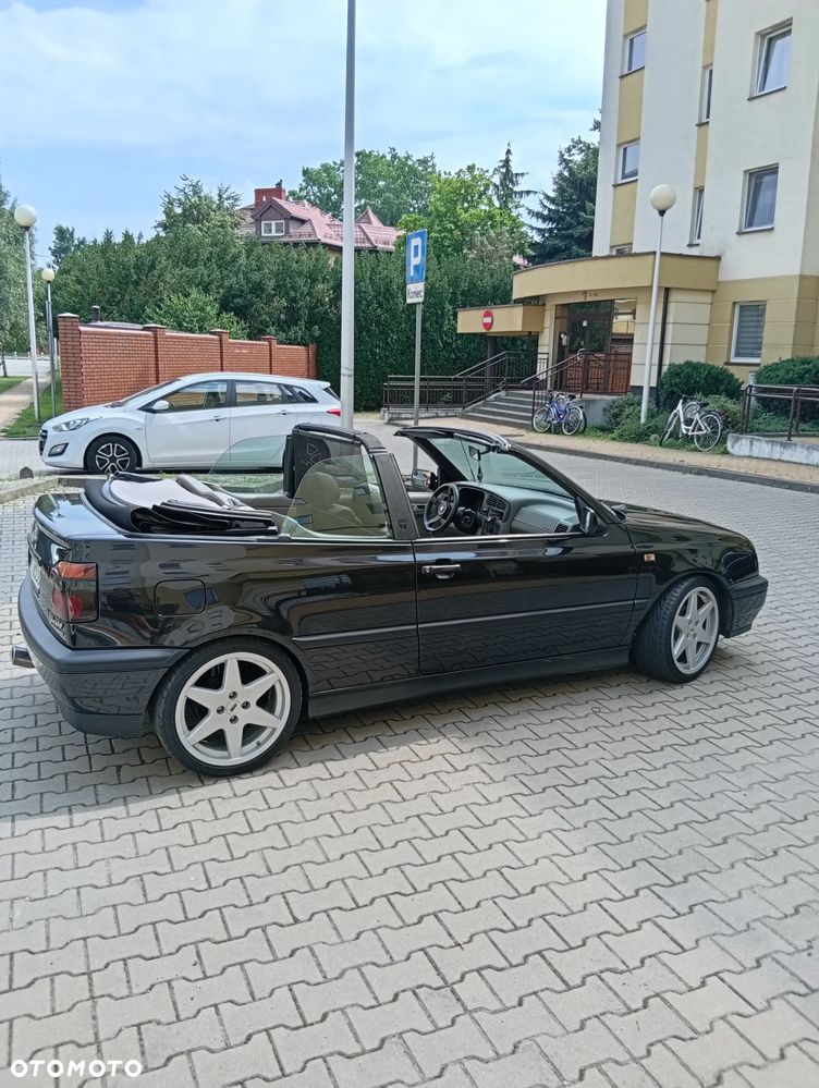 Volkswagen Golf Cabrio 1.8 - 25