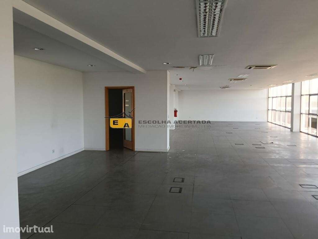 Escritório para comercio e serviços com aparcamento - Grande imagem: 3/6