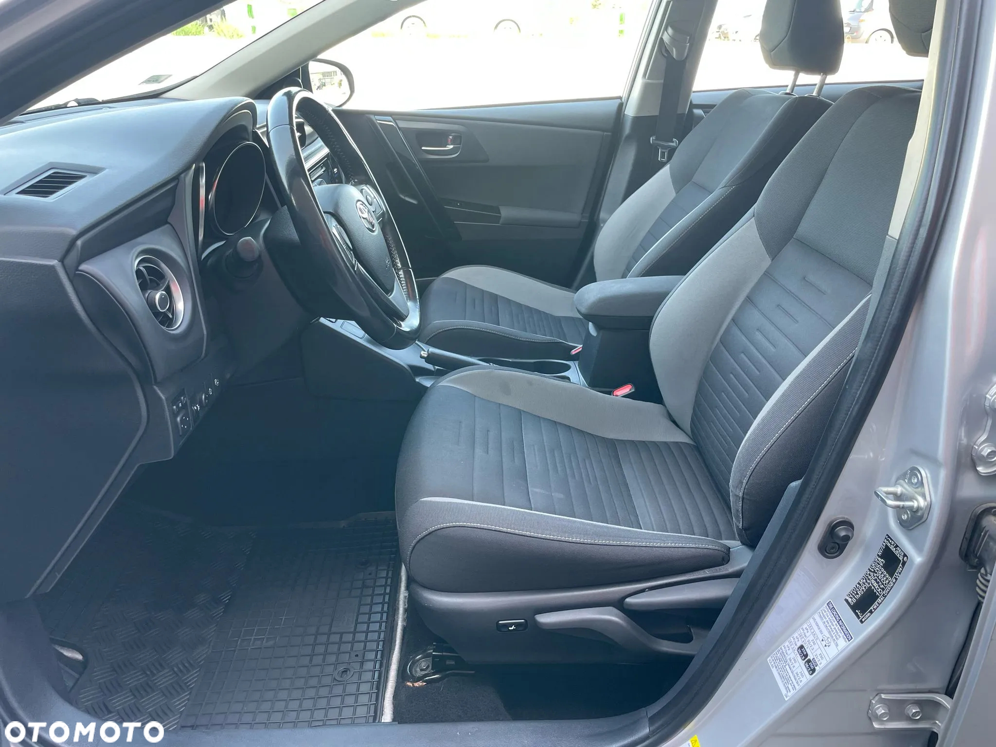 Toyota Auris Hybrid 135 Premium - 23