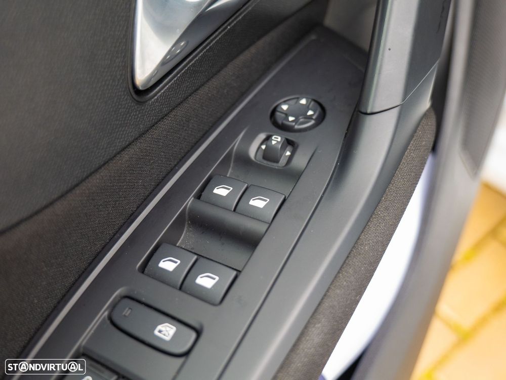 Peugeot 308 180 e-EAT8 Allure - 13