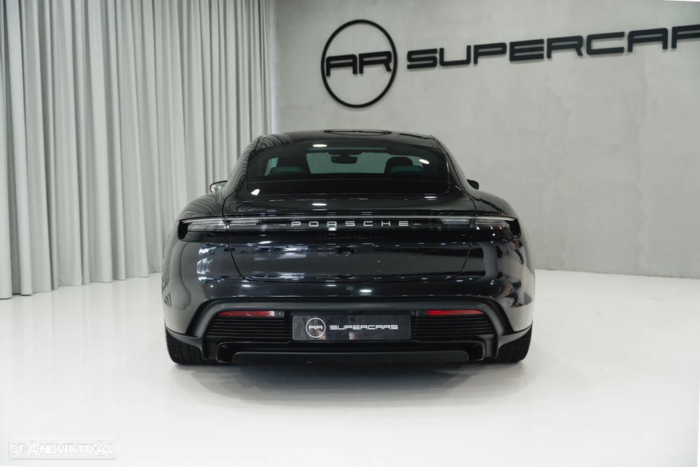 Porsche Taycan Turbo - 12
