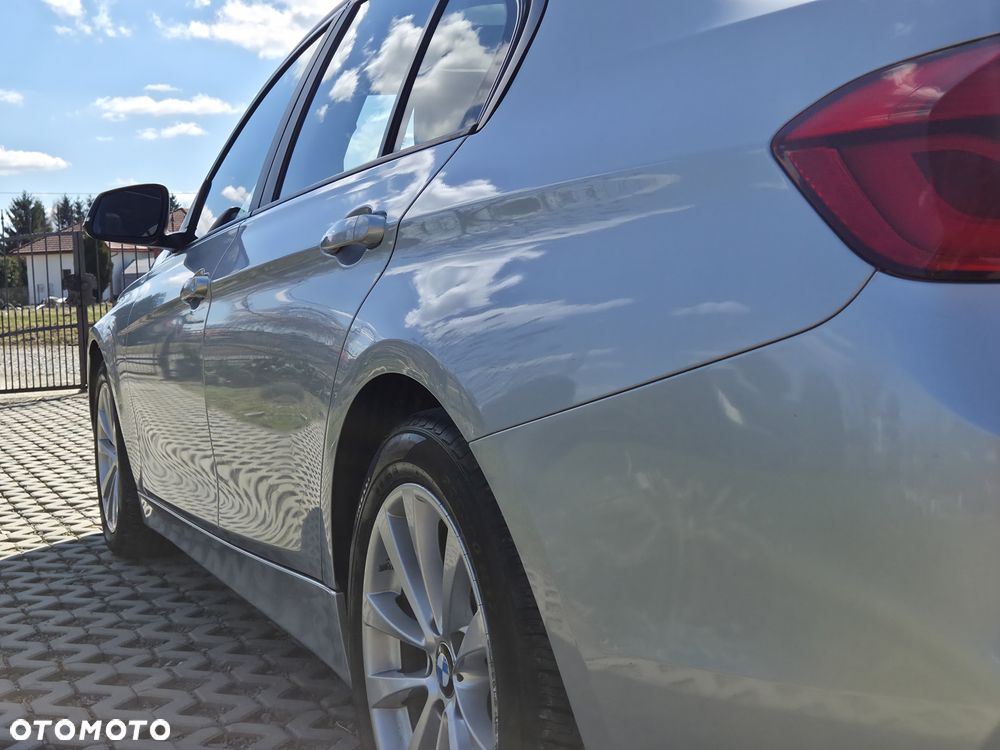 BMW Seria 3 320i xDrive - 12