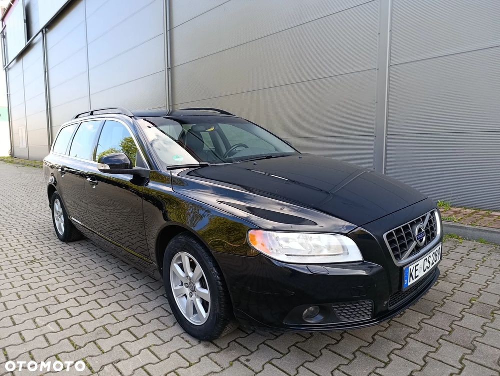 Volvo V70 2.5T Momentum - 1